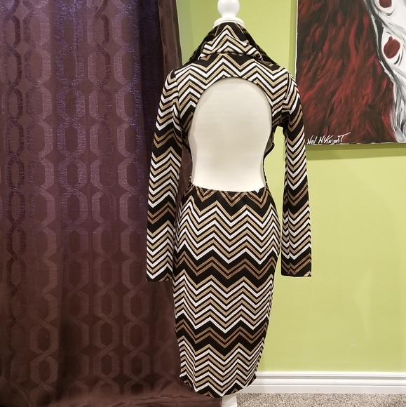 NWOT Form Fitting Chevron Open Front/Backless Dress - Picture 5 of 8